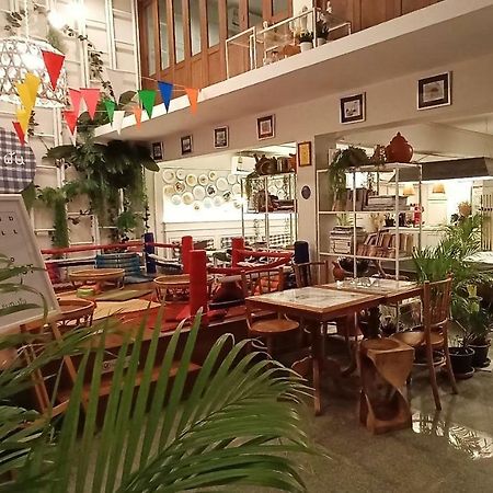 Fun Cafe & Hostel Bangkok Exterior foto